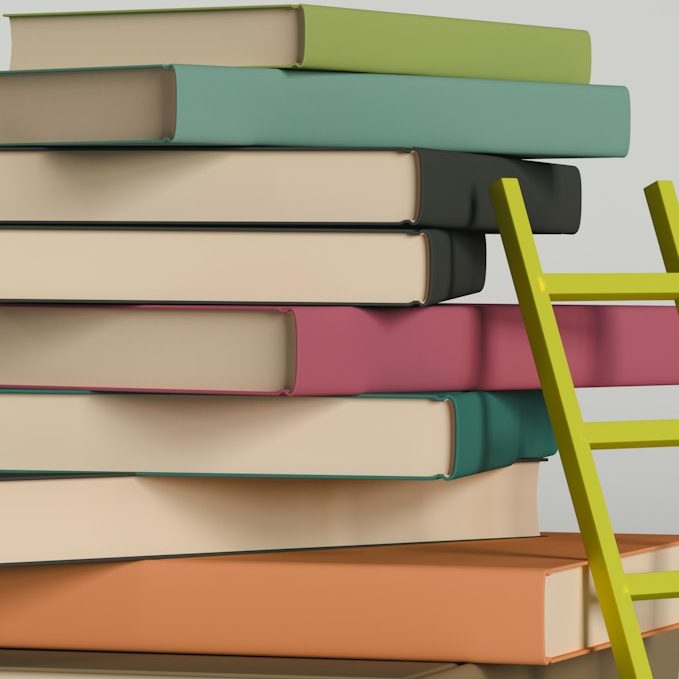 Libros apilados y una escalera amarilla sube por ellos